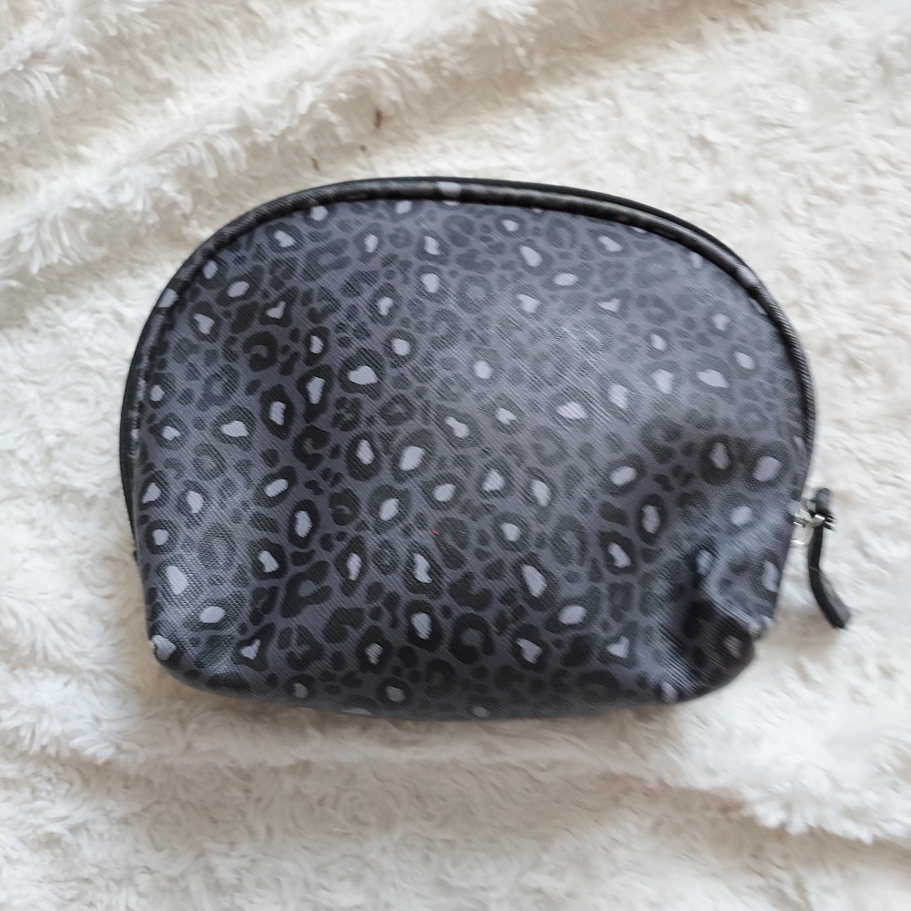 Kendall & Kylie Black small animal print makeup Cosmetics bag Travel Vacation - Picture 2 of 8